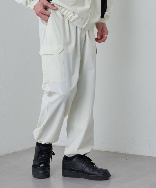 COLONY 2139(コロニートゥーワンスリーナイン)の「【UNISEX】ワイドカーゴパンツ(カーゴパンツ・レディース・ホワイト/ブラック/カーキ・M/L)」の1枚目の写真