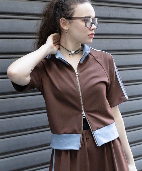 FOREVER 21(フォーエバー トゥエンティーワン)の「半袖トラックジャケット(ジャケット/アウター・オフホワイト05/ブラック09/ライトブラウン51・FREE)」の3枚目の写真