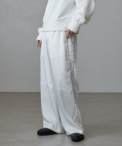 サテンパイピングパンツ