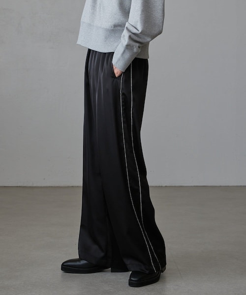 サテンパイピングパンツ