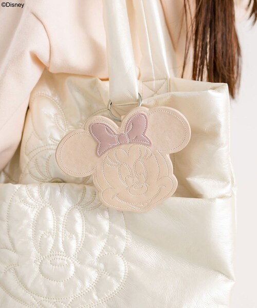OLIVE des OLIVE(オリーブデオリーブ)の「Disneyチャームポーチ(ポーチ・レディース・オフホワイト/ピンク/サーモンピンク/ピンク系その他・FREE)」の2枚目の写真