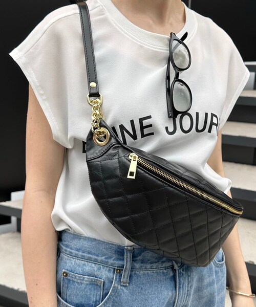 COLLAGE GALLARDAGALANTE（コラージュガリャルダガランテ）の「【AULENTTI/オウレンティ】キルティングレザーボディバッグ（ボディバッグ/ウエストポーチ・レディース・ブラウン/ブラック・FREE）」の2枚目の写真