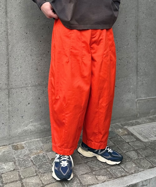 CIAOPANIC（チャオパニック）の「【ユニセックス】カーブワイドチノパンツ（チノパンツ・レディース・ベージュ/オレンジ/グレー/ブラック・M/L）」の4枚目の写真