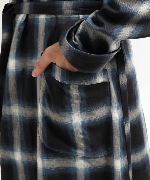 HARE（ハレ）の「【先行予約】オンブレチェックガウン（トップス・メンズ・オフホワイト/ネイビー・FREE）」の11枚目の写真
