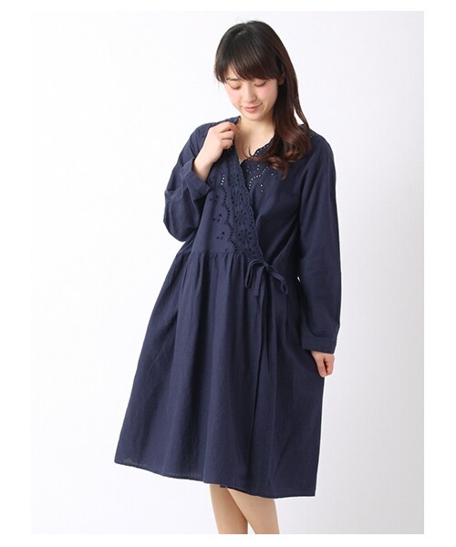 Samansa Mos2（サマンサ モスモス）の「綿麻スカラップカシュクールワンピース 1101886-12-11-11（ワンピース・レディース・オフホワイト/ベージュ/ネイビー/ラベンダー・M）」の3枚目の写真