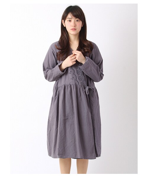 Samansa Mos2（サマンサ モスモス）の「綿麻スカラップカシュクールワンピース 1101886-12-11-11（ワンピース・レディース・オフホワイト/ベージュ/ネイビー/ラベンダー・M）」の4枚目の写真