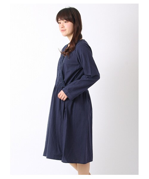 Samansa Mos2（サマンサ モスモス）の「綿麻スカラップカシュクールワンピース 1101886-12-11-11（ワンピース・レディース・オフホワイト/ベージュ/ネイビー/ラベンダー・M）」の6枚目の写真