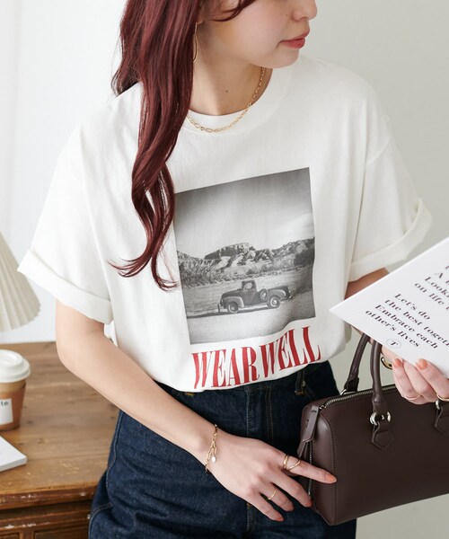 DISCOAT(ディスコート)の「【ユニセックス】WEARWELLフォトT(Tシャツ/カットソー・レディース・オフホワイト/ライトグレー/ブラック・F)」の1枚目の写真