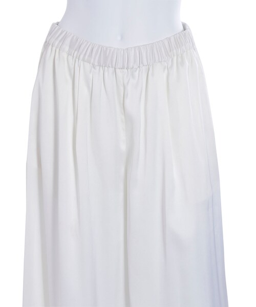 Ungrid(アングリッド)の「サテンワイドパンツ(パンツ・レディース・オフホワイト/ゴールド)」の8枚目の写真