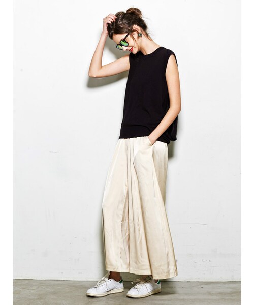 Ungrid(アングリッド)の「サテンワイドパンツ(パンツ・レディース・オフホワイト/ゴールド)」の3枚目の写真