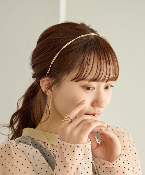 DISCOAT（ディスコート）の「【GOLDY】ツイストメタルカチューシャ《オケージョン》（カチューシャ・レディース・シルバー/ゴールド・FREE）」の2枚目の写真