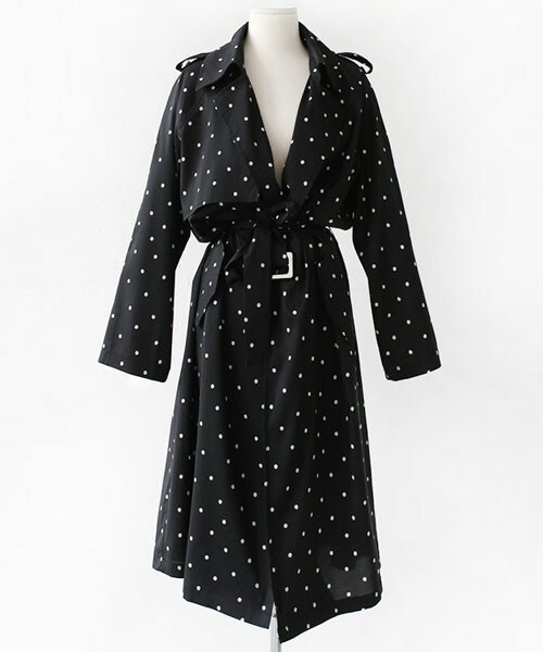 DHOLIC（ディーホリック）の「ルーズロングトレンチコート（トレンチコート・レディース・ライトベージュ/ブラック/ドット・FREE）」の3枚目の写真