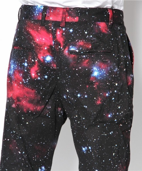 PUBLIC EYES（パブリックアイズ）の「PE-47 スペースグラフィッククロップドパンツ（その他パンツ・メンズ・ブラック・SMALL/MEDIUM）」の6枚目の写真