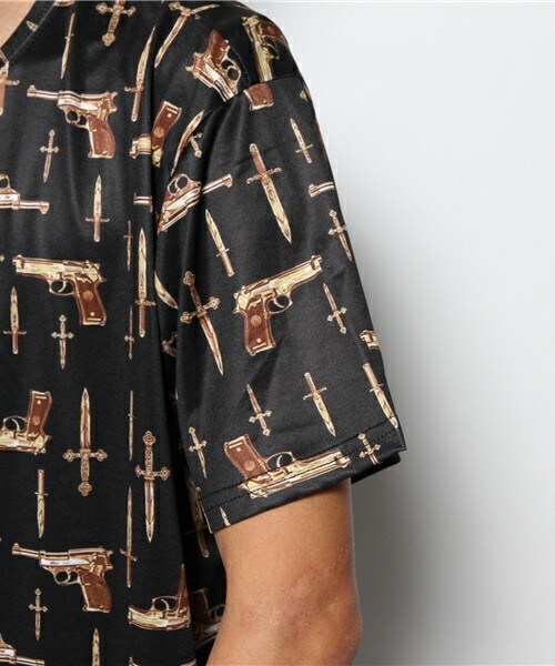 PUBLIC EYES（パブリックアイズ）の「LEC-252 グラフィックプリントTシャツ PUBLIC EYES×LEGENDA（Tシャツ/カットソー・メンズ・ブラック/ネイビー/レッド・SMALL/MEDIUM）」の8枚目の写真