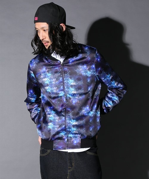 PUBLIC EYES（パブリックアイズ）の「PE-59 グラフィックブルゾン PUBLIC EYES（ブルゾン・メンズ・ブルー・SMALL/MEDIUM）」の4枚目の写真