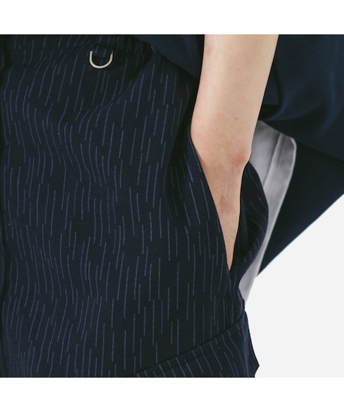 ANGLAN(アングラン)の「CAMO OBLIQUE CARGO PANTS - NAVY - the great divide(その他・メンズ・other・M/L/XL)」の3枚目の写真