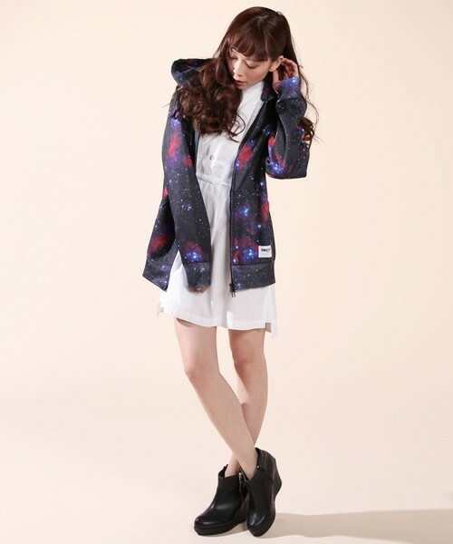 PUBLIC EYES(パブリックアイズ)の「PE-63W グラフィックパーカー(パーカー・レディース・ブラック・X-SMALL/SMALL/MEDIUM)」の2枚目の写真