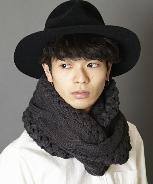 unrelaxing（アンリラクシング）の「TR-01　ケーブル編みニットスヌード（ストール/ショール・メンズ・ブラック/ブラウン/ネイビー/イエロー/レッド/グレー・FREE）」の3枚目の写真