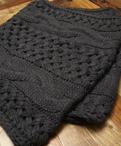 unrelaxing（アンリラクシング）の「TR-01　ケーブル編みニットスヌード（ストール/ショール・メンズ・ブラック/ブラウン/ネイビー/イエロー/レッド/グレー・FREE）」の16枚目の写真