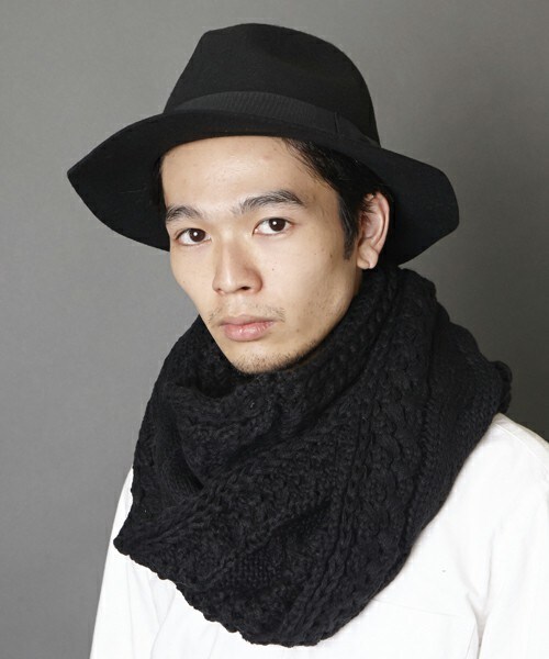 unrelaxing（アンリラクシング）の「TR-01　ケーブル編みニットスヌード（ストール/ショール・メンズ・ブラック/ブラウン/ネイビー/イエロー/レッド/グレー・FREE）」の2枚目の写真