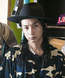 奈良裕也さん着用JACQUEMUS デニムバケットハット MEMENTISM（メメントイズム）の「【奈良裕也】×【LoRo】ワイドブリム