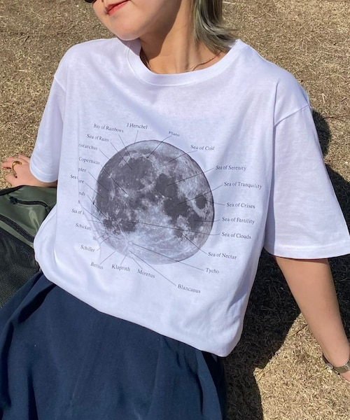 CIAOPANIC TYPY(チャオパニックティピー)の「【UNISEX】ムーンクレーターロゴプリントTee(Tシャツ/カットソー・レディース・ホワイト/ブラック・M/L)」の1枚目の写真