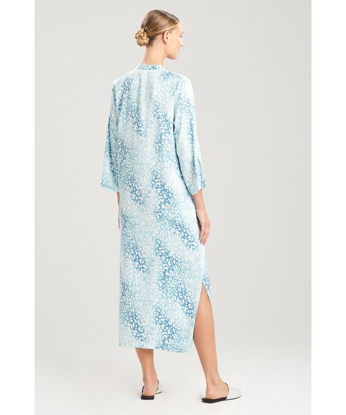 Josie Natori（ジョーシーナトリ）の「Misty Leopard Caftan（その他・レディース・Blue White・XS/S/M/L/XL/1X/2X/3X）」の2枚目の写真