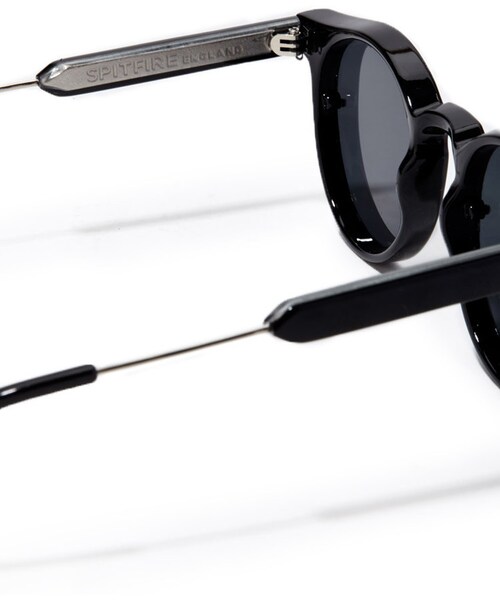 FOREVER 21（フォーエバー トゥエンティーワン）の「FOREVER 21 Spitfire Post Punk Sunglasses（サングラス・レディース・Black/black・One size）」の5枚目の写真