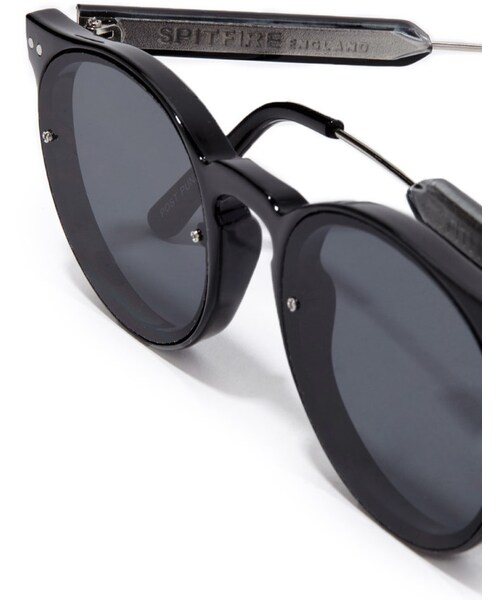 FOREVER 21（フォーエバー トゥエンティーワン）の「FOREVER 21 Spitfire Post Punk Sunglasses（サングラス・レディース・Black/black・One size）」の2枚目の写真
