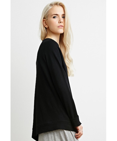 FOREVER 21（フォーエバー トゥエンティーワン）の「FOREVER 21 Asymmetrical Side Vent Sweatshirt（ニット/セーター・レディース・Black・Medium/Small/Large）」の4枚目の写真
