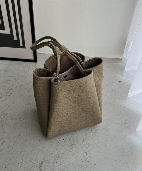 CAPRICIEUX LE'MAGE(カプリシューレマージュ)の「2WAYぷっくりミニトートバッグ(ハンドバッグ・レディース・アイボリー/ベージュ/ブラック・F)」の3枚目の写真