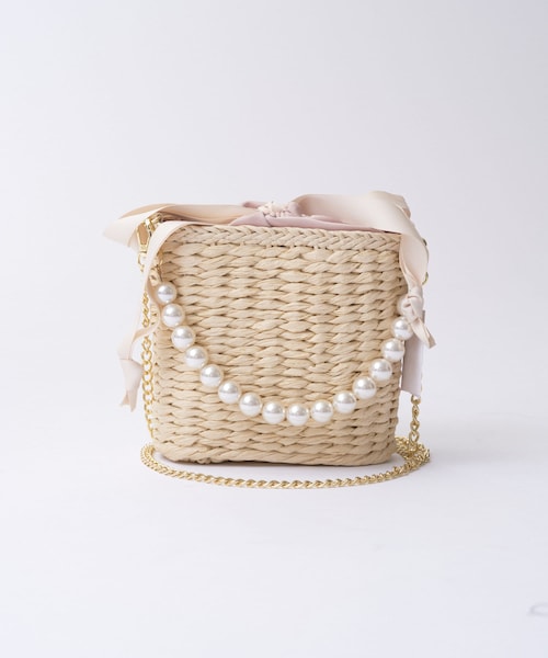 one after another NICE CLAUP(ワンアフターアナザーナイスクラップ)の「パールハンドルペーパーストローバッグ(ショルダーバッグ・レディース・アイボリー/ブラック・FREE)」の1枚目の写真