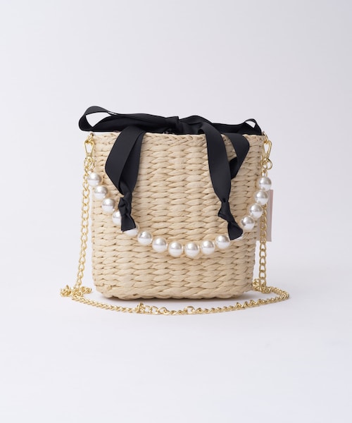 one after another NICE CLAUP(ワンアフターアナザーナイスクラップ)の「パールハンドルペーパーストローバッグ(ショルダーバッグ・レディース・アイボリー/ブラック・FREE)」の2枚目の写真