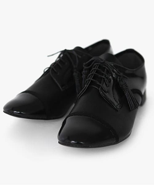 DHOLIC（ディーホリック）の「タッセルオックスフォードシューズ（ドレスシューズ・レディース・ホワイトアイボリー/ブラック・230/235/240/245/250）」の2枚目の写真