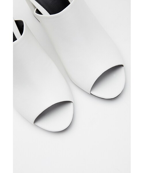 FOREVER 21（フォーエバー トゥエンティーワン）の「FOREVER 21 Faux Leather Peep-Toe Mules（サンダル・レディース・Black/White・10/6.5/9/8.5/8/7/5.5/6/7.5）」の4枚目の写真