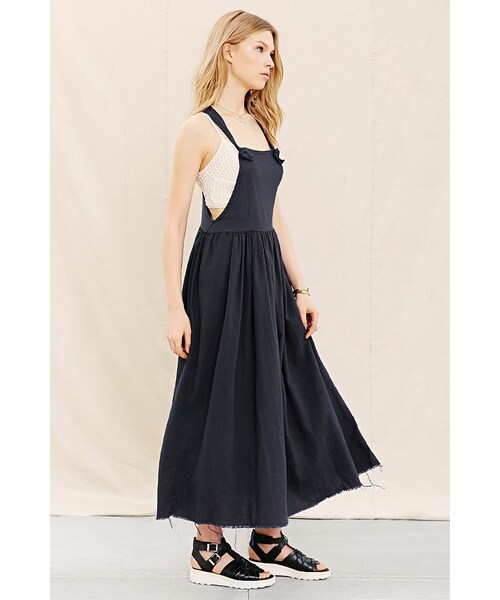 URBAN OUTFITTERS（アーバンアウトフィッターズ）の「Urban Renewal Remade Overall Dress（ワンピース・レディース・NAVY・M/S/L）」の4枚目の写真