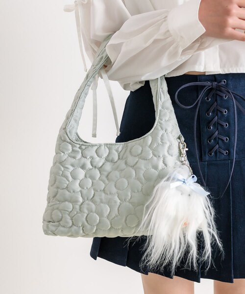 OLIVE des OLIVE（オリーブデオリーブ）の「フラワーキルティングバッグ（ハンドバッグ・レディース・アイボリー/ピンク/ブルー・FREE）」の2枚目の写真