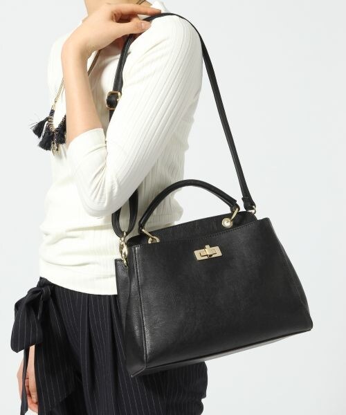 JEANASIS(ジーナシス)の「3WAYワンハンドルショルダー(バッグ・レディース・アイボリー(08)/ブラック(09)/ホワイト系(22)・FREE)」の4枚目の写真