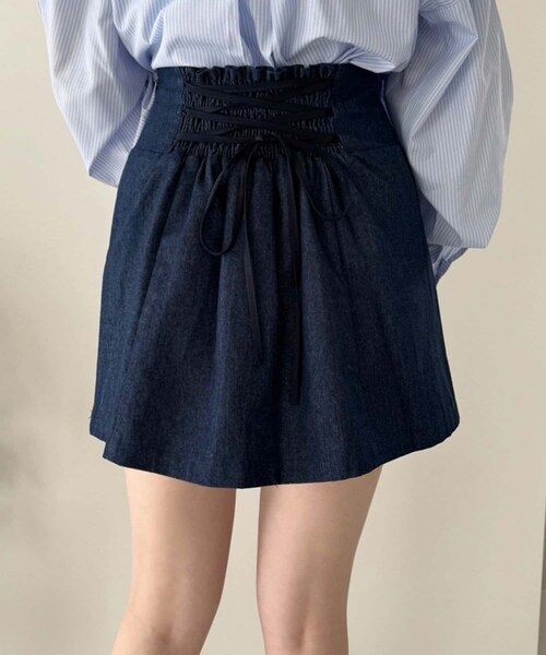 one after another NICE CLAUP（ワンアフターアナザーナイスクラップ）の「バッグレースアップミニスカート（スカート・レディース・オフホワイト/ホワイト系その他/インディゴブルー/ブラック・FREE）」の4枚目の写真