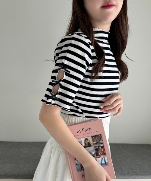 one after another NICE CLAUP（ワンアフターアナザーナイスクラップ）の「袖リボン半袖テレコ（Tシャツ/カットソー・レディース・オフホワイト/グレー/ブラック系その他・FREE）」の2枚目の写真