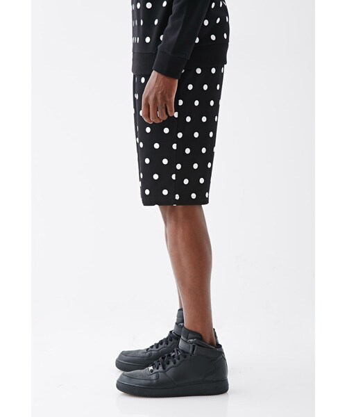 FOREVER 21（フォーエバー トゥエンティーワン）の「[MEN]オーバーサイズドットスウェットショートパンツ（その他・メンズ・BLACK・X-Small/Small/Medium/Large）」の2枚目の写真