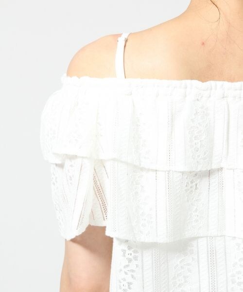 LOWRYS FARM（ローリーズファーム）の「レースオフショルダーブラウス（トップス・レディース・オフ05/イエロー62/ネイビー88・Ｍ/Ｌ）」の9枚目の写真