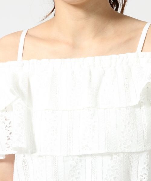 LOWRYS FARM（ローリーズファーム）の「レースオフショルダーブラウス（トップス・レディース・オフ05/イエロー62/ネイビー88・Ｍ/Ｌ）」の6枚目の写真