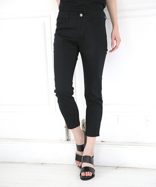 LEPSIM（レプシィム）の「【伸縮性抜群で穿きやすい！】ストレッチムジスリムクロプドパンツ（パンツ・レディース・オフ05/ブラック09/ベージュ52/イエロー65/グリーン75/ネイビー88・Ｓ/Ｍ/Ｌ）」の2枚目の写真