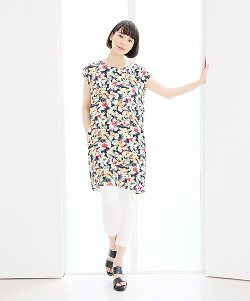 LEPSIM（レプシィム）の「【伸縮性抜群で穿きやすい！】ストレッチムジスリムクロプドパンツ（パンツ・レディース・オフ05/ブラック09/ベージュ52/イエロー65/グリーン75/ネイビー88・Ｓ/Ｍ/Ｌ）」の7枚目の写真