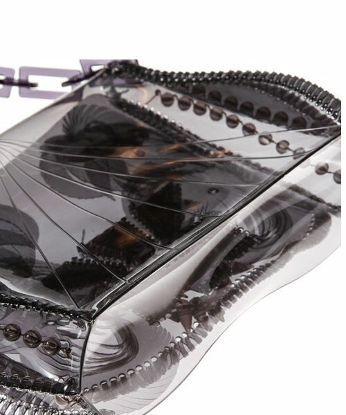 mame(マメ)の「mame ビッグチェーンバッグ(クラッチバッグ・レディース・ホワイト/ブラック・FREE)」の5枚目の写真