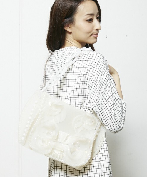 mame(マメ)の「mame ビッグチェーンバッグ(クラッチバッグ・レディース・ホワイト/ブラック・FREE)」の8枚目の写真