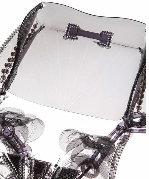 mame(マメ)の「mame ビッグチェーンバッグ(クラッチバッグ・レディース・ホワイト/ブラック・FREE)」の4枚目の写真