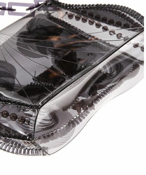 mame(マメ)の「mame ビッグチェーンバッグ(クラッチバッグ・レディース・ホワイト/ブラック・FREE)」の3枚目の写真