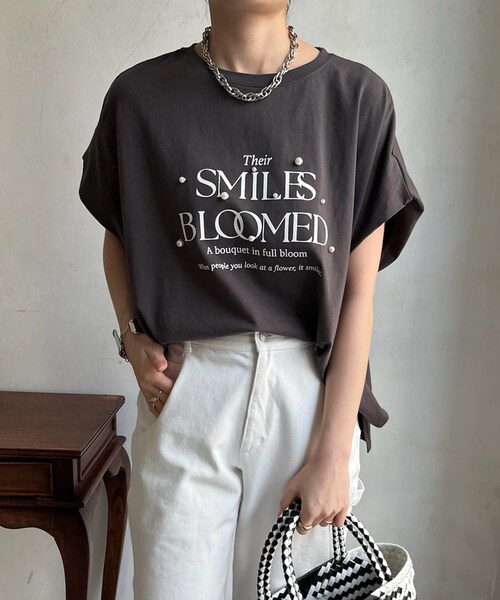 DouDou(ドゥドゥ)の「フロッキープリントロゴパールTEE(Tシャツ/カットソー・レディース・オフホワイト/グレージュ/ピンク/チャコールグレー・F)」の2枚目の写真